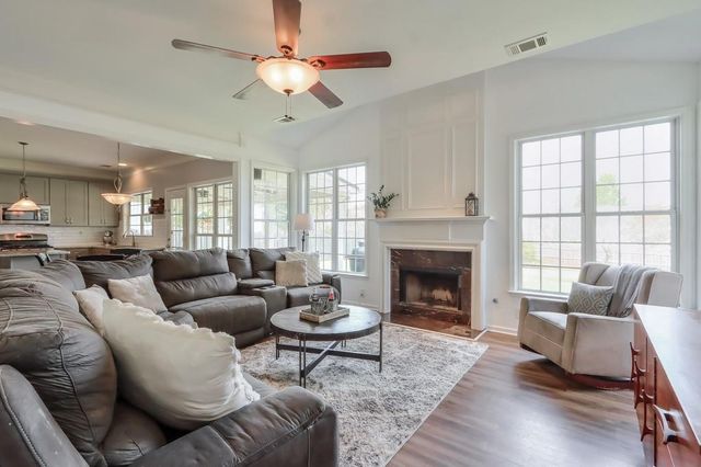 525 Papillion Trace, Woodstock, GA 30188