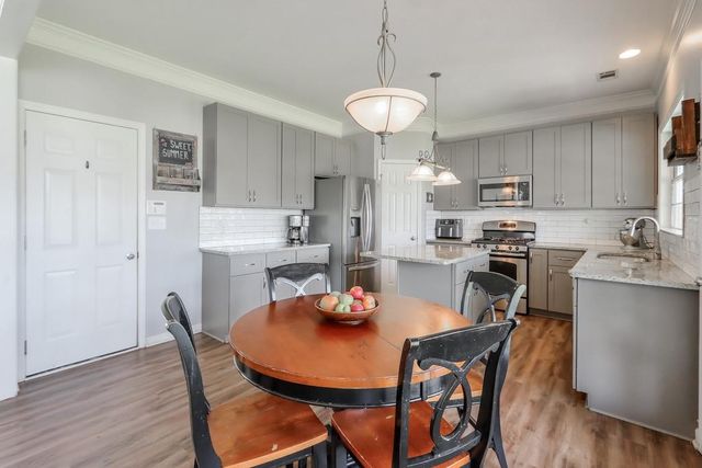 525 Papillion Trace, Woodstock, GA 30188