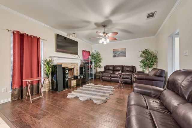 5715 Creekhollow Drive, Arlington, TX 76018