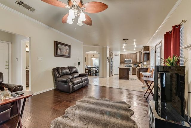 5715 Creekhollow Drive, Arlington, TX 76018