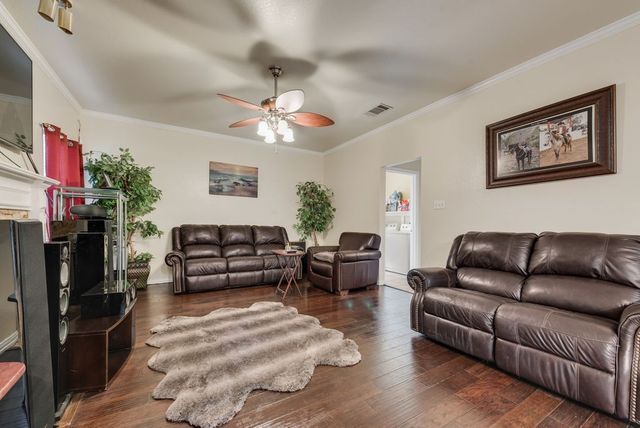 5715 Creekhollow Drive, Arlington, TX 76018