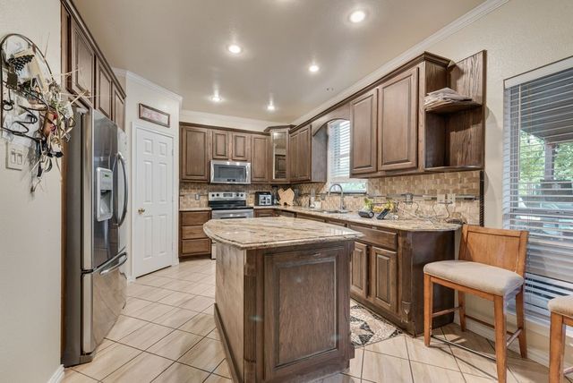 5715 Creekhollow Drive, Arlington, TX 76018