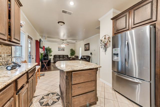 5715 Creekhollow Drive, Arlington, TX 76018