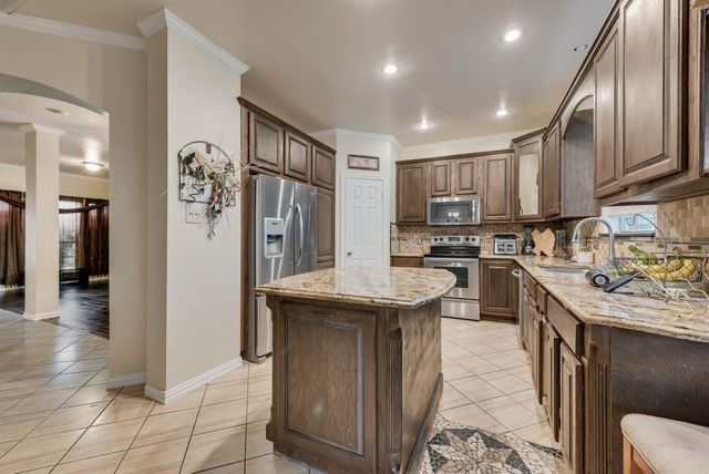 5715 Creekhollow Drive, Arlington, TX 76018