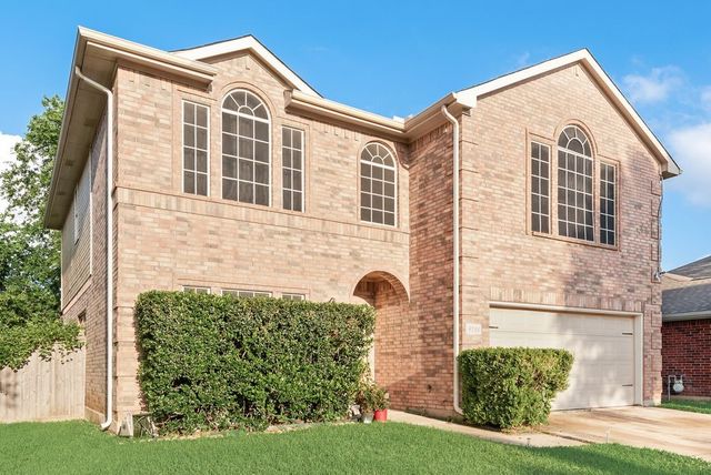 5715 Creekhollow Drive, Arlington, TX 76018