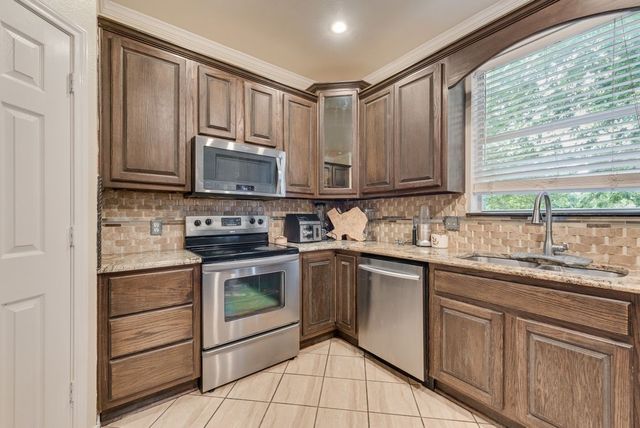 5715 Creekhollow Drive, Arlington, TX 76018