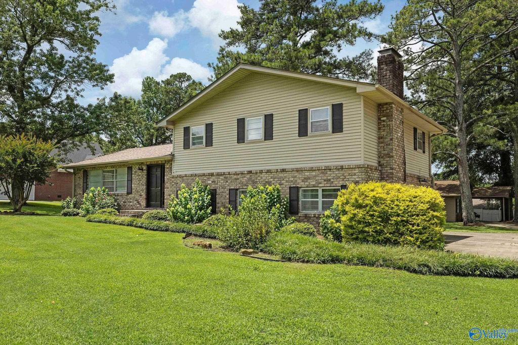 1201 Elm Circle, Albertville, AL 35016
