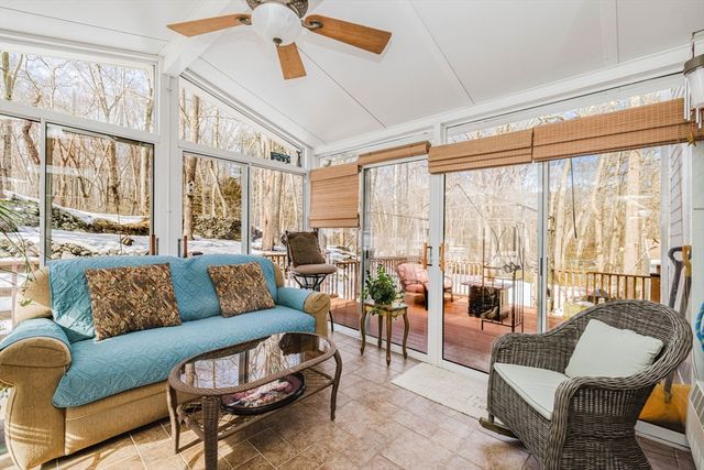 989 Elm St, Somerset, MA 02726