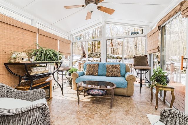 989 Elm St, Somerset, MA 02726