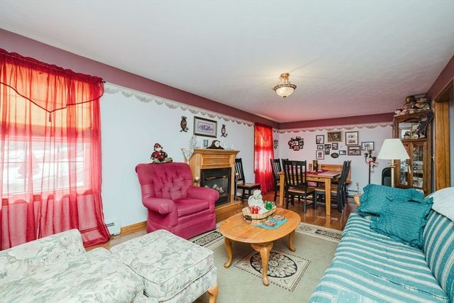 989 Elm St, Somerset, MA 02726