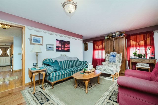 989 Elm St, Somerset, MA 02726