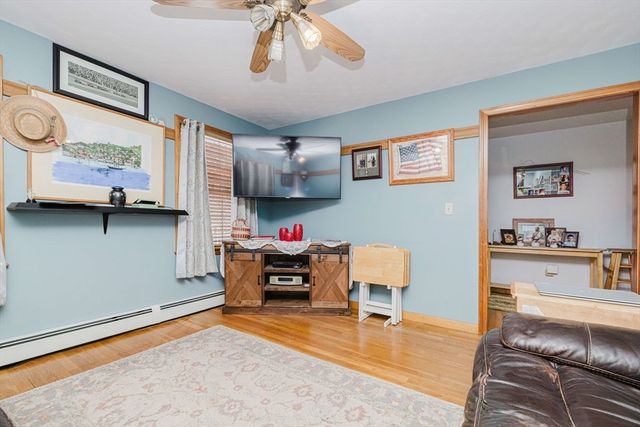 989 Elm St, Somerset, MA 02726