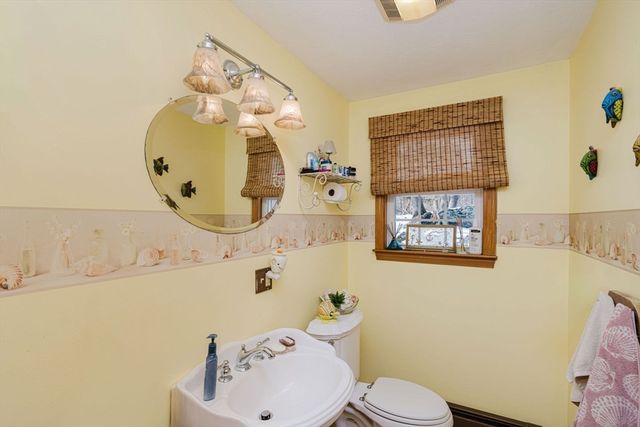 989 Elm St, Somerset, MA 02726