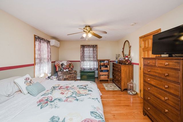 989 Elm St, Somerset, MA 02726