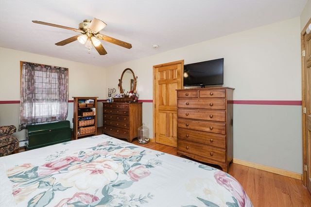 989 Elm St, Somerset, MA 02726