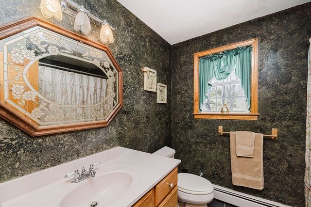 989 Elm St, Somerset, MA 02726