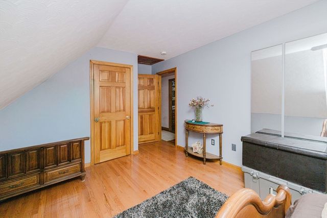 989 Elm St, Somerset, MA 02726