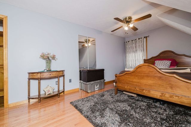 989 Elm St, Somerset, MA 02726