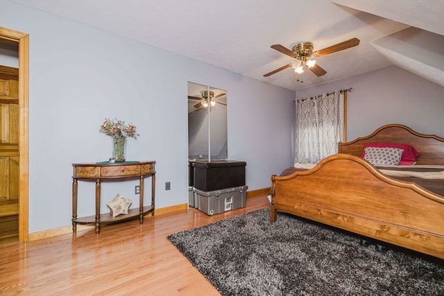 989 Elm St, Somerset, MA 02726