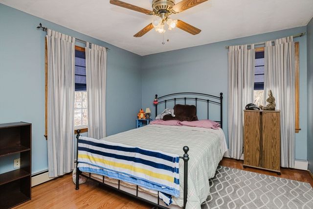 989 Elm St, Somerset, MA 02726