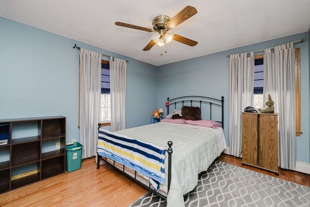 989 Elm St, Somerset, MA 02726