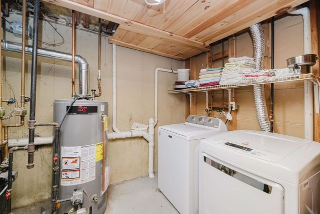 989 Elm St, Somerset, MA 02726