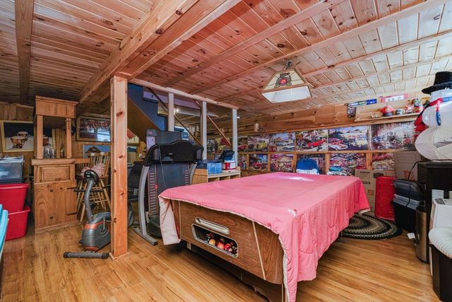 989 Elm St, Somerset, MA 02726