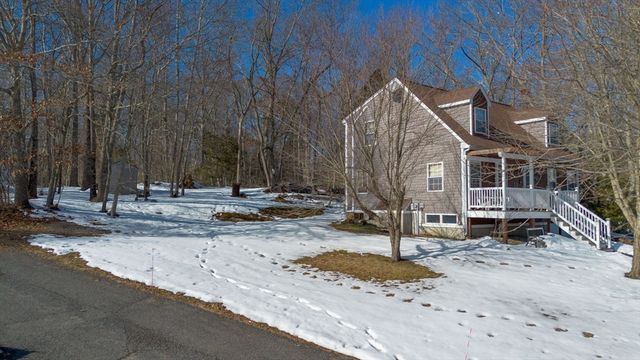 989 Elm St, Somerset, MA 02726