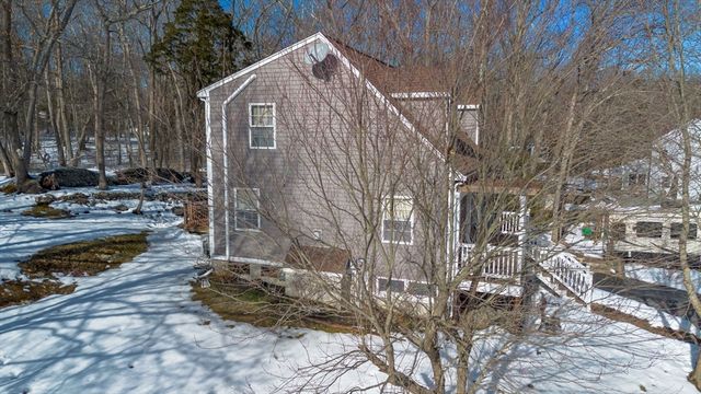 989 Elm St, Somerset, MA 02726