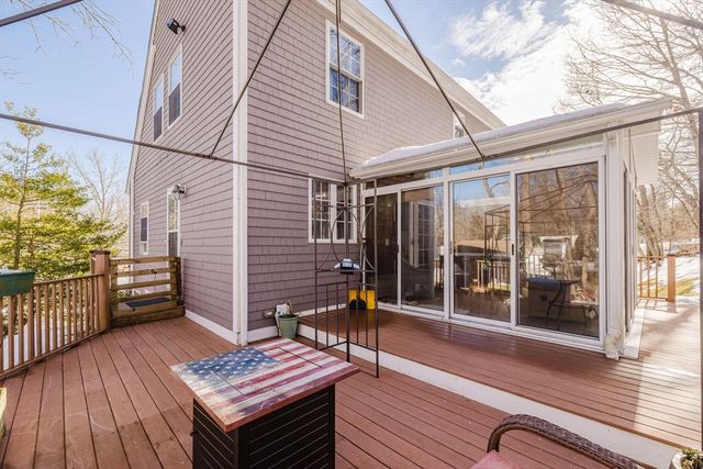 989 Elm St, Somerset, MA 02726