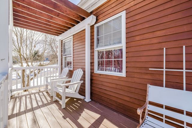 989 Elm St, Somerset, MA 02726