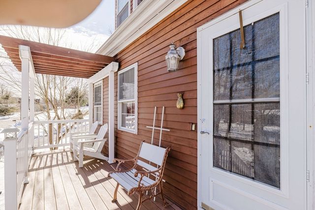 989 Elm St, Somerset, MA 02726