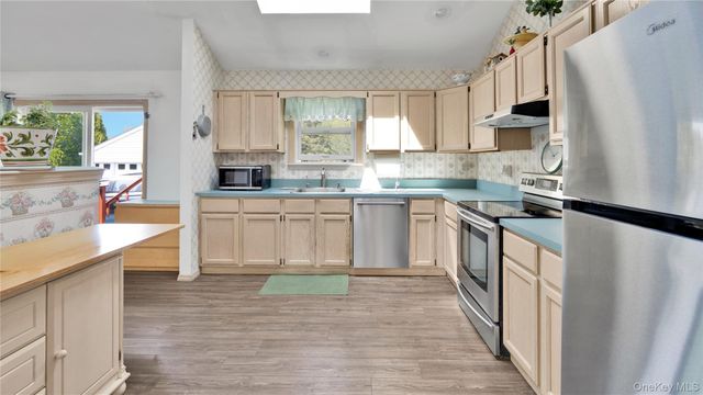 22 Donna Drive, Baiting Hollow, NY 11933