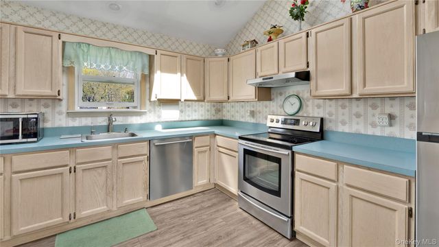 22 Donna Drive, Baiting Hollow, NY 11933