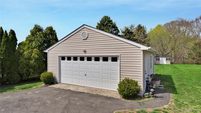 22 Donna Drive, Baiting Hollow, NY 11933
