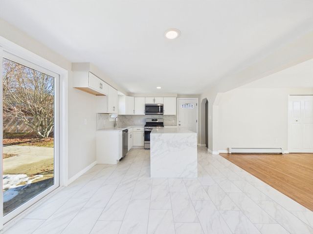 37 Maxine St, New Bedford, MA 02745