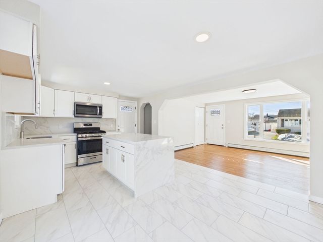 37 Maxine St, New Bedford, MA 02745