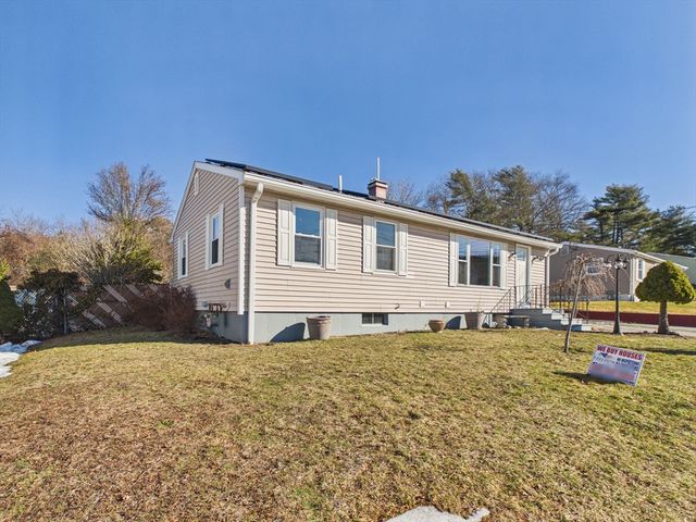 37 Maxine St, New Bedford, MA 02745