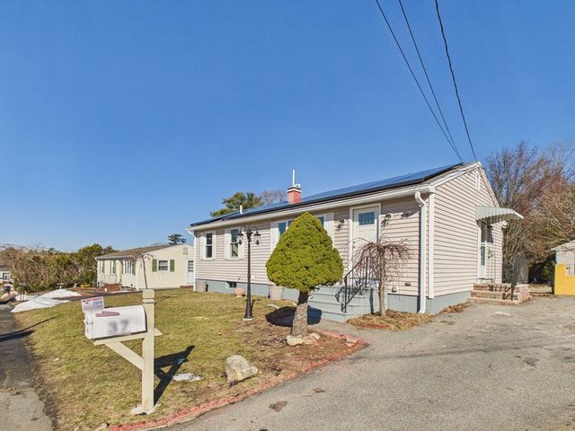 37 Maxine St, New Bedford, MA 02745