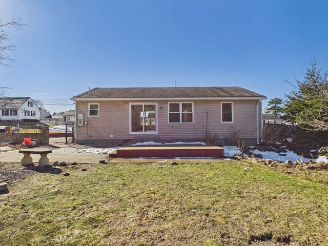 37 Maxine St, New Bedford, MA 02745