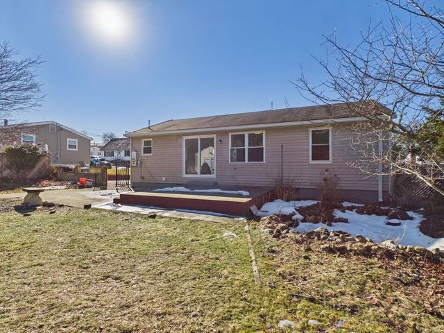 37 Maxine St, New Bedford, MA 02745