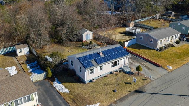 37 Maxine St, New Bedford, MA 02745