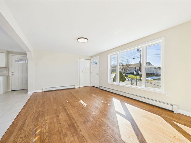 37 Maxine St, New Bedford, MA 02745