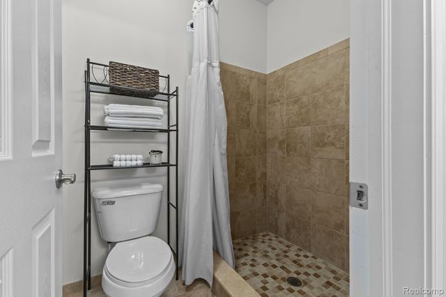 3333 Grove Lane, Auburn Hills, MI 48326