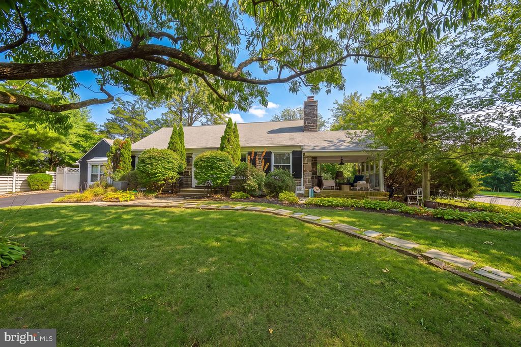 1022 CLOVER HILL RD, Wynnewood, PA 19096
