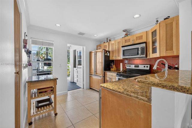 3777 NW 78th Avenue 8F, Davie, FL 33024