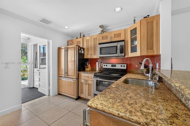 3777 NW 78th Avenue 8F, Davie, FL 33024