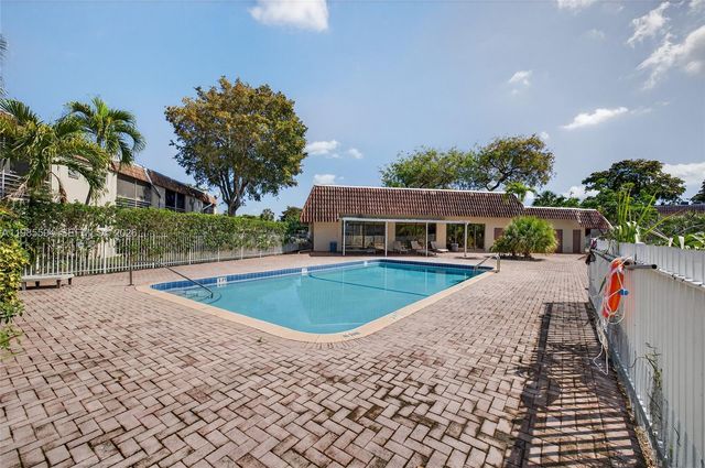 3777 NW 78th Avenue 8F, Davie, FL 33024