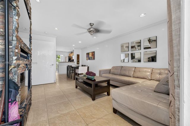3777 NW 78th Avenue 8F, Davie, FL 33024
