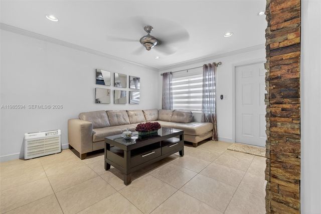 3777 NW 78th Avenue 8F, Davie, FL 33024